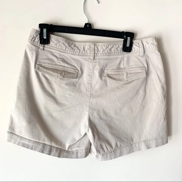 Michael Kors khaki shorts. - Picture 2 of 6